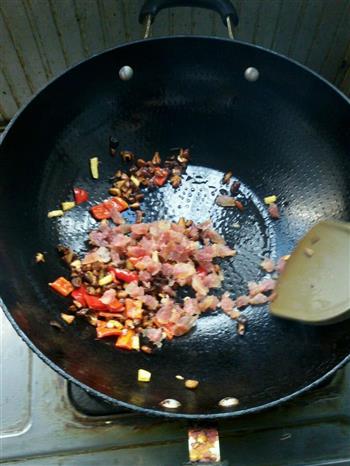 懒人餐-香菇腊肠炒饭的做法步骤4