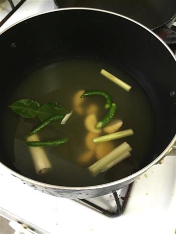 超正宗泰国冬阴功虾汤的做法图解4