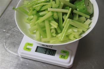 绿野仙踪-西芹黄瓜精力汤的做法步骤1