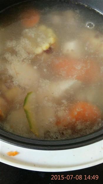 胡萝卜玉米山药大骨汤的做法步骤3