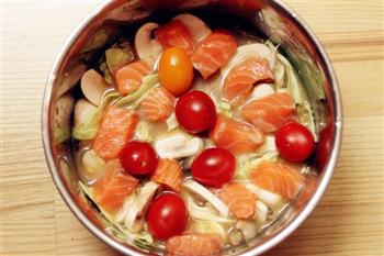 味噌鲑鱼鲜菇炖饭的做法步骤3
