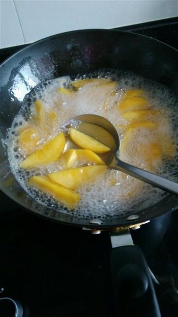 糖水黄桃罐头的做法步骤1