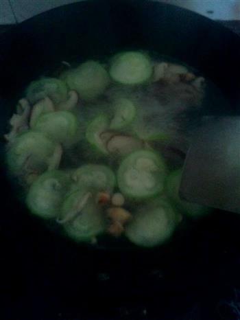 香菇丝瓜蛋汤的做法步骤5