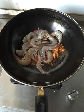 简单家常水煮虾的做法步骤4
