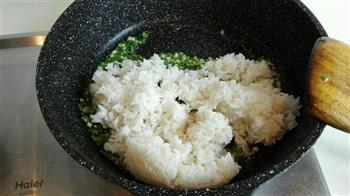 四季豆末炒叉烧肉丁蛋包饭配有机花菜的做法步骤14