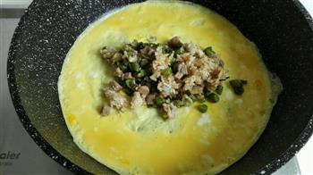 四季豆末炒叉烧肉丁蛋包饭配有机花菜的做法步骤21