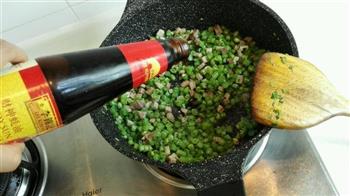 四季豆末炒叉烧肉丁蛋包饭配有机花菜的做法步骤9