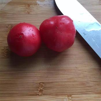 番茄鸡蛋面的做法图解1