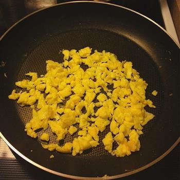 秋葵炒鸡蛋的做法步骤2