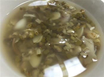 绿豆百合汤的做法步骤1