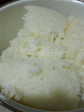 剩米饭的归宿-蛋炒饭的做法图解1