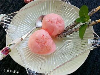 消暑美容   银耳草莓冰激凌的做法步骤6