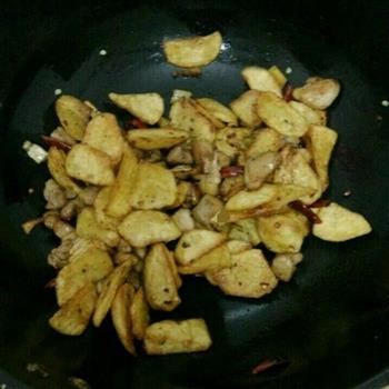 鸡肉与土豆的美味碰撞-干锅鸡肉薯角的做法步骤7