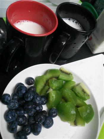 蓝莓酸奶，奇异果酸奶的做法步骤2