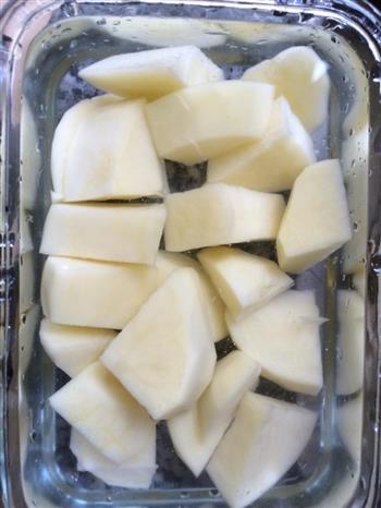 干煸土豆配香辣鸡翅的做法步骤2