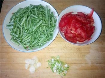 番茄炒豇豆的做法步骤2
