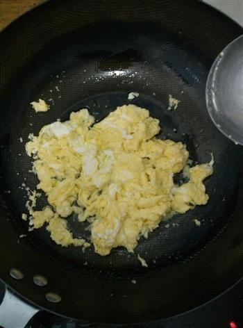 胡萝卜木耳鸡蛋炒饭的做法图解2