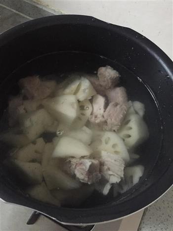 绿豆排骨藕汤的做法步骤2