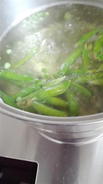 盐水豌豆的做法步骤2