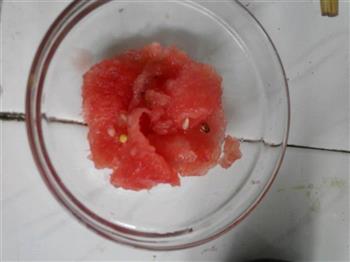 冰果肉西瓜汁的做法步骤1