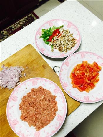 番茄香菇肉酱焗饭的做法步骤1
