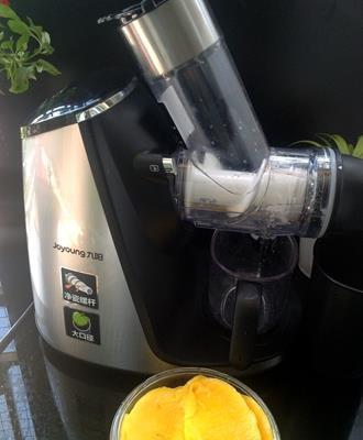 热带风情-鲜榨芒果汁的做法步骤3
