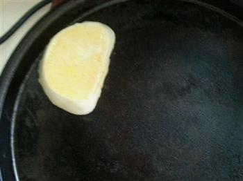 简单低脂营养早餐-香煎鸡蛋馒头片的做法图解4