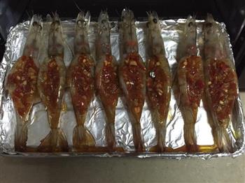 蒜蓉辣椒酱烤虾的做法步骤1