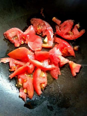 夏日美白快手菜—丝瓜西红柿炒肉片的做法图解1