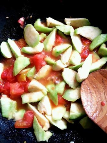 夏日美白快手菜—丝瓜西红柿炒肉片的做法图解2