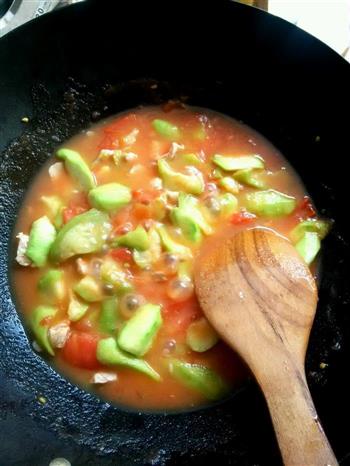 夏日美白快手菜—丝瓜西红柿炒肉片的做法步骤3