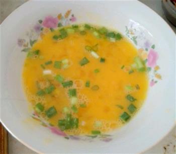 黄花菜炒鸡蛋的做法步骤2
