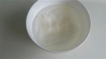 唇齿爽滑-牛奶芒果果冻的做法步骤1
