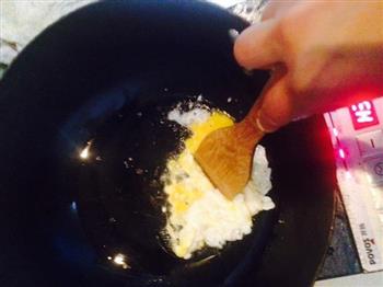 咸式蛋炒饭的做法步骤3