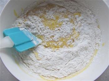 葡萄干酸奶戚风蛋糕的做法步骤3