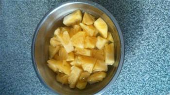 菠萝酸甜排骨的做法步骤1