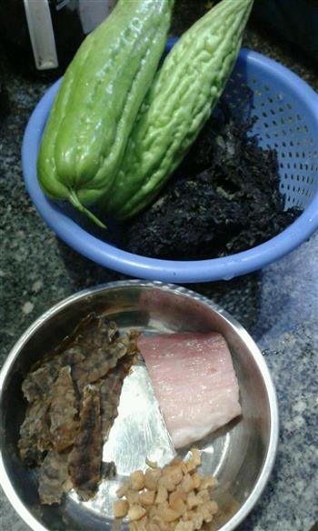紫菜凉皮海鲜汤的做法步骤1