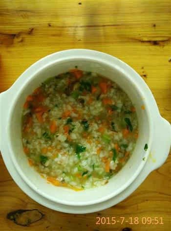 胡萝卜香菇青菜粥的做法步骤3