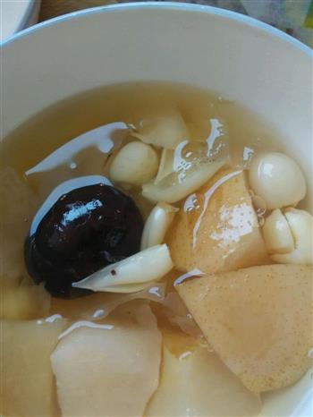 百合连子雪梨银耳红枣汤的做法步骤5