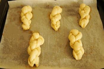 芝麻椰蓉花式面包的做法步骤9