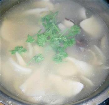 鲜香菌菇汤的做法步骤3