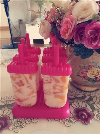 黄桃木瓜酸奶冰棒的做法图解1