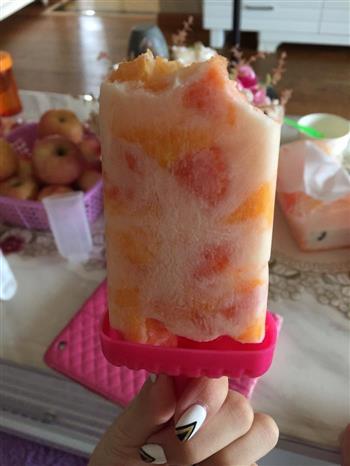黄桃木瓜酸奶冰棒的做法步骤2