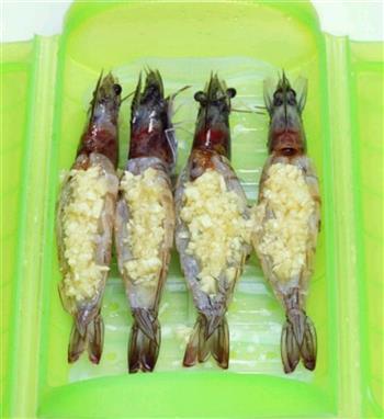 蒜蓉芝士焗虾的做法步骤3