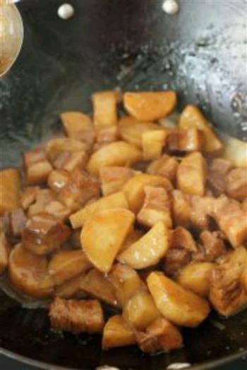 土豆烧肉的做法步骤9