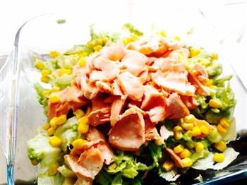 低脂健康的牛油果三文鱼沙拉的做法步骤6