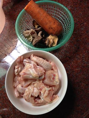 无明火烹饪—香菇滑鸡的做法步骤1