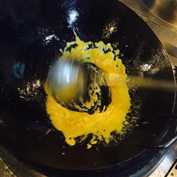 咸蛋黄焗南瓜的做法图解2