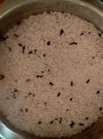 紫米蒸饭的做法步骤2