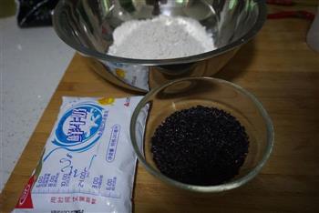 紫米馒头的做法步骤1